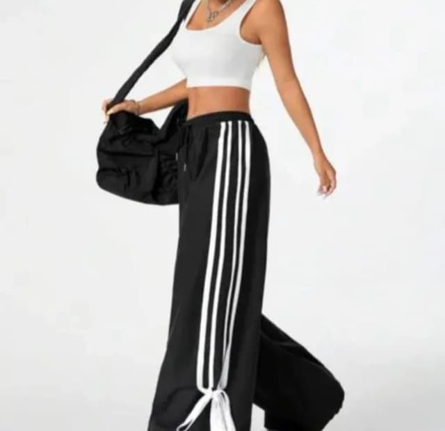 Women Polyester Blend Solid Pyjama