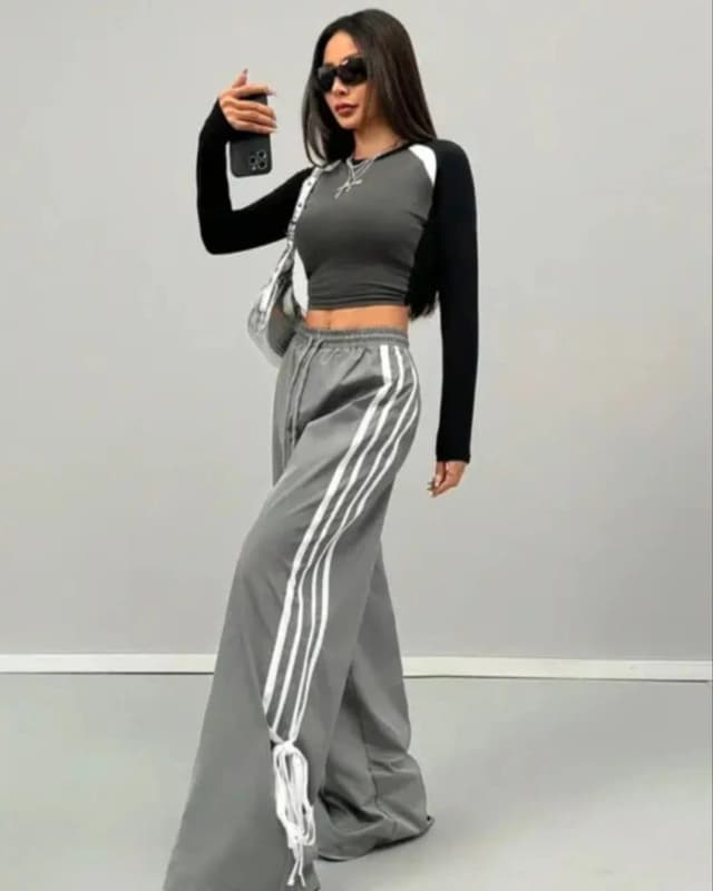 Women Polyester Blend Solid Pyjama