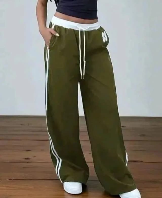 Women Polyester Blend Solid Pyjama